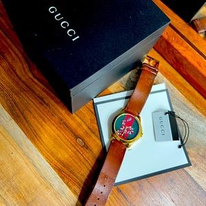 Gucci G-Timeless Bee Watch